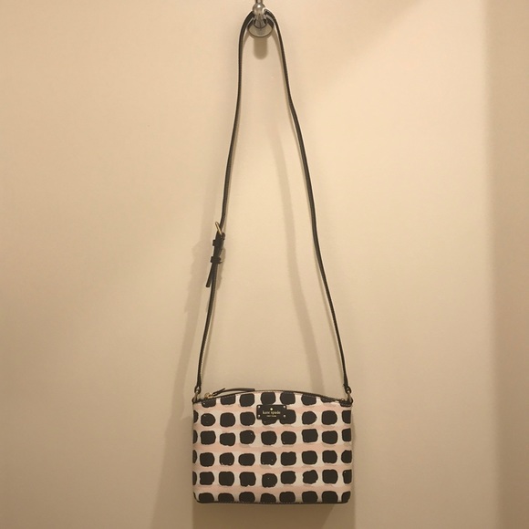 Selling Kate Spade bags, one for $30, both for $50 ✨♠️ 1 DAY SALE 🔥Kate Spade Purse (LIKE NEW)